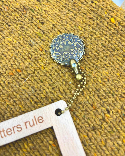 Gauge Measurement Tool with Thread Cutter