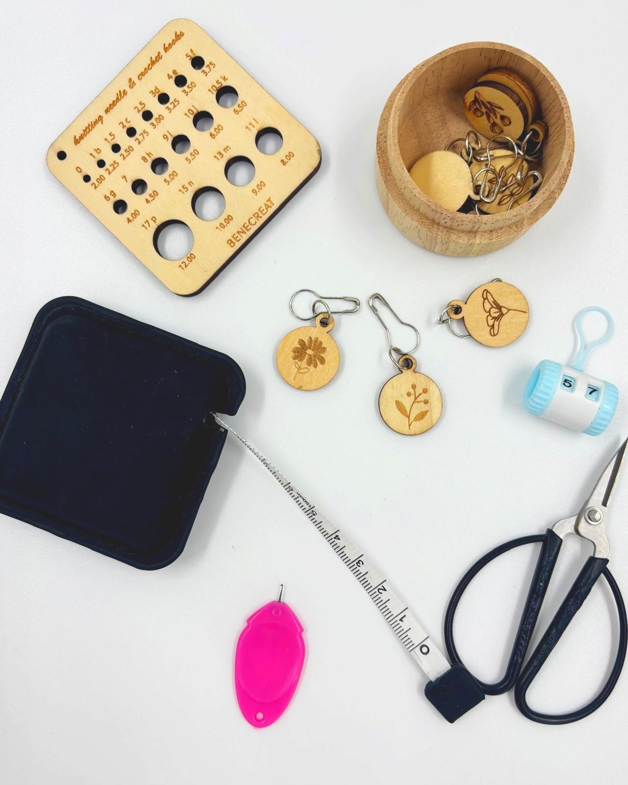 Knitting tools - outils