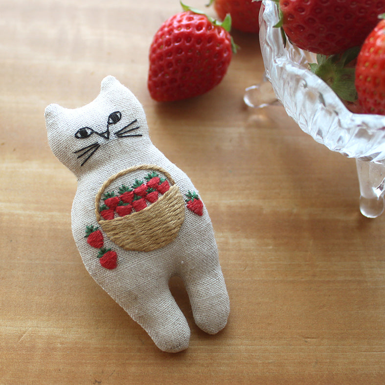 Nekogao Embroidery Kit — Cat Brooch 🐱🌸