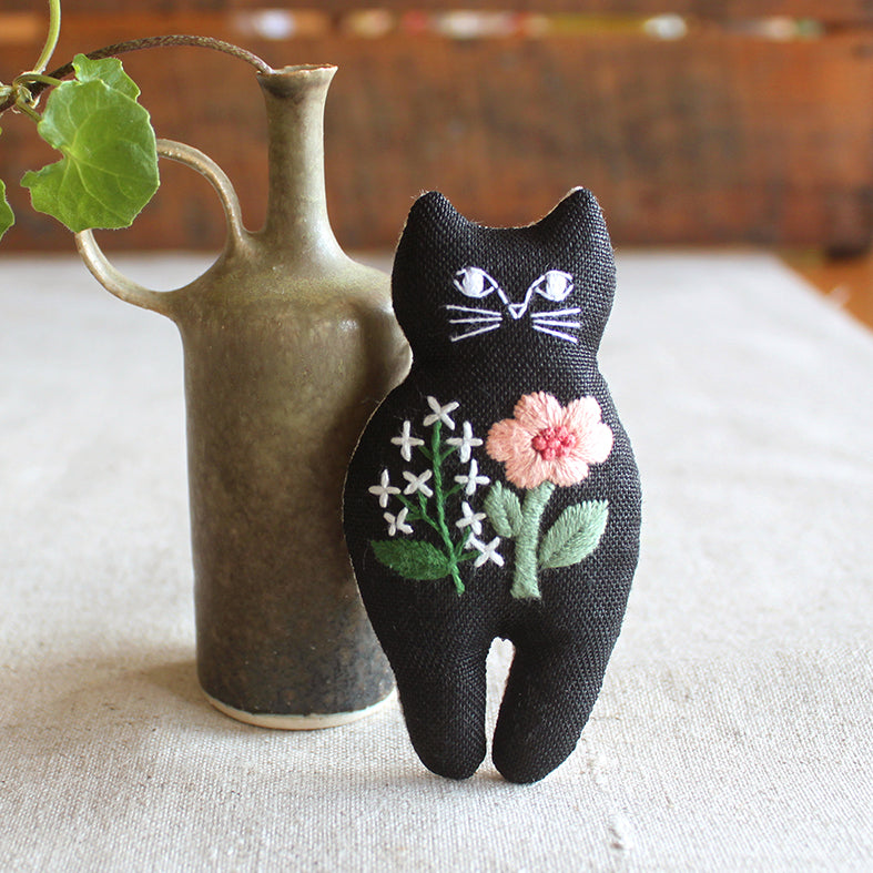 Nekogao Embroidery Kit — Cat Brooch 🐱🌸