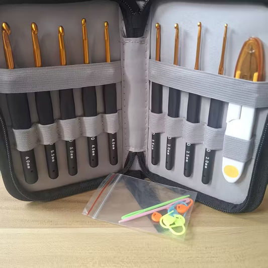 Crochet Hook Set - 17 Pieces