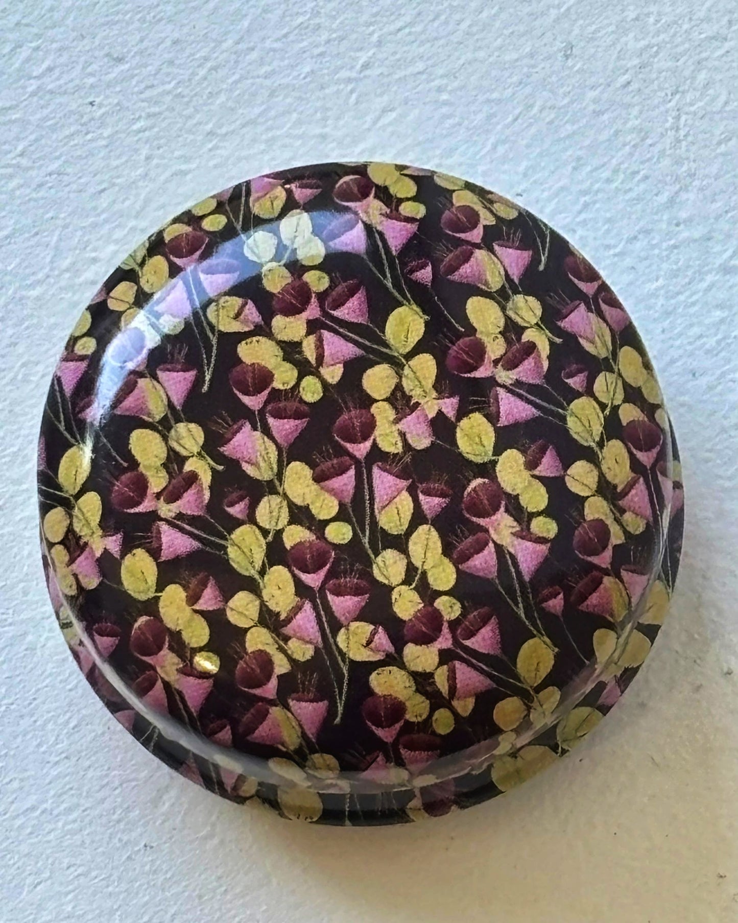 Tiny Round Floral Metal Box with 8 Stitch Markers