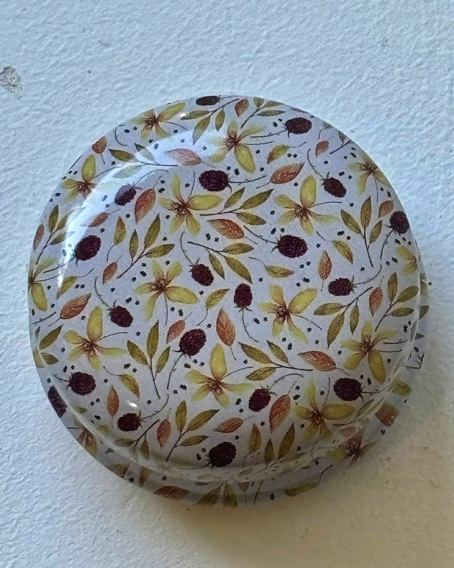 Tiny Round Floral Metal Box with 8 Stitch Markers