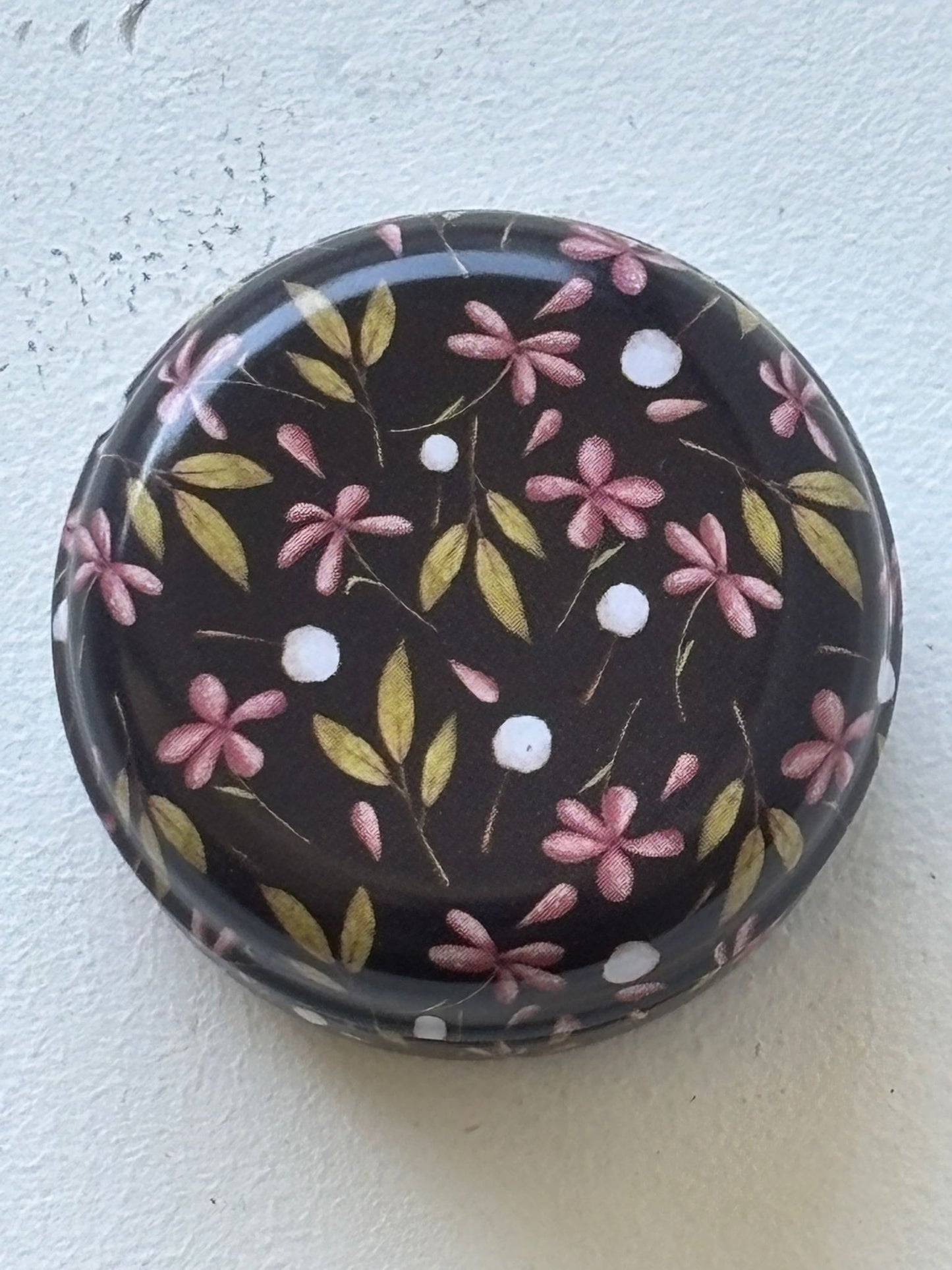 Tiny Round Floral Metal Box with 8 Stitch Markers