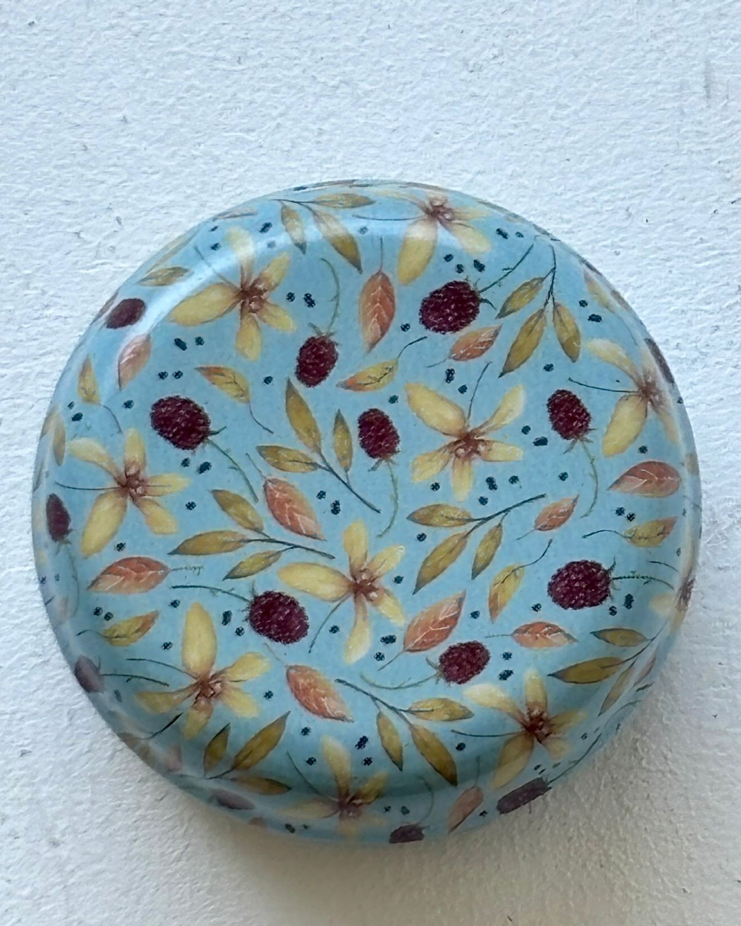 Tiny Round Floral Metal Box with 8 Stitch Markers