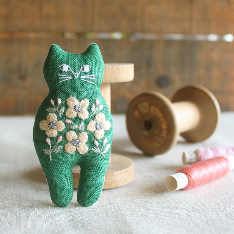 Nekogao Embroidery Kit — Cat Brooch 🐱🌸