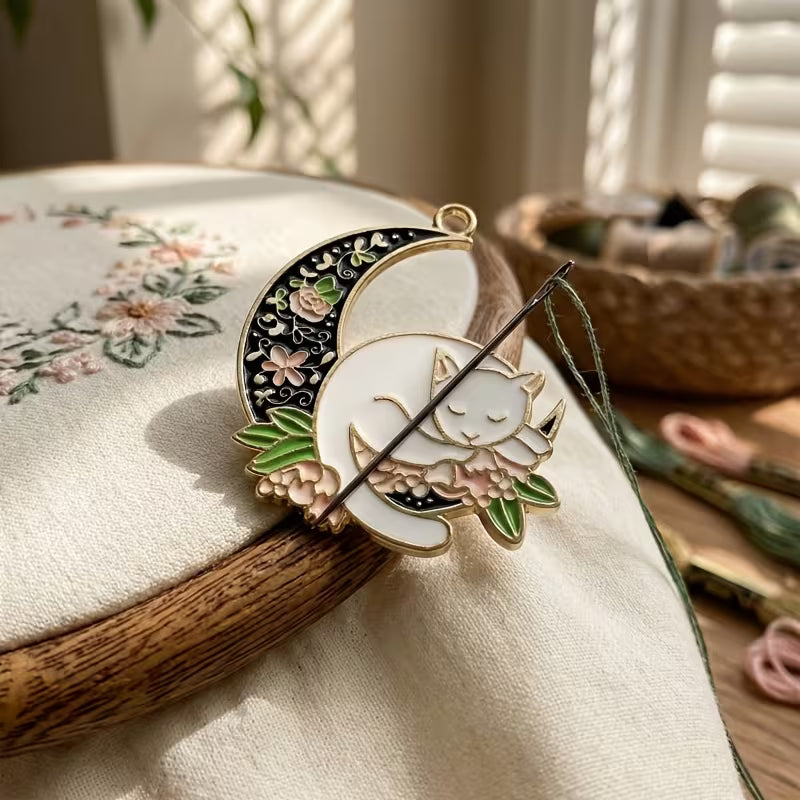 Needle Minder - Cat in the Moon